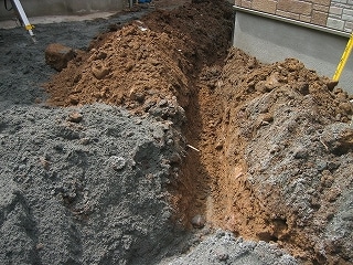 給排水配管用の穴掘り