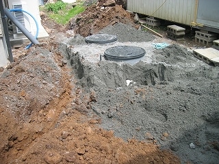 浄化槽への排水配管穴
