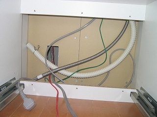 キッチン内部の電気配線